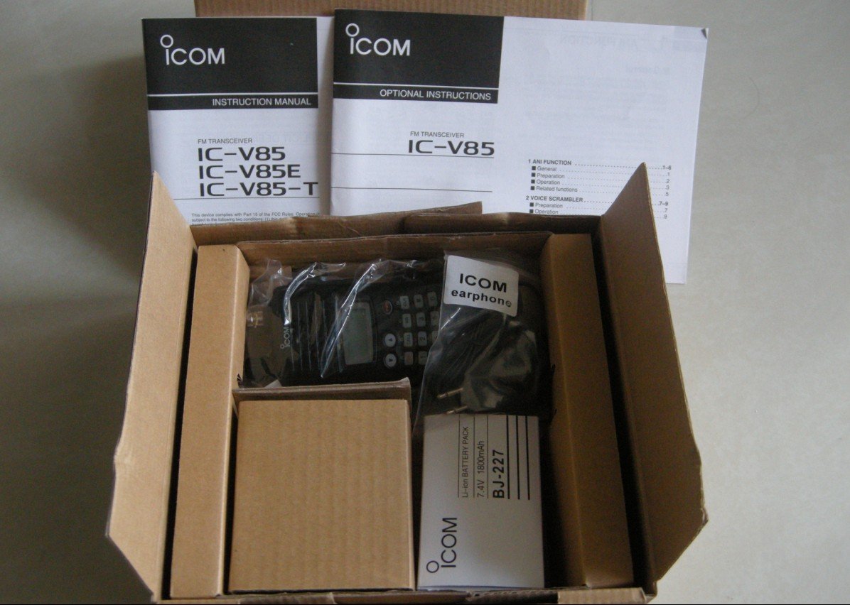 IC-V85 two way radio packaging