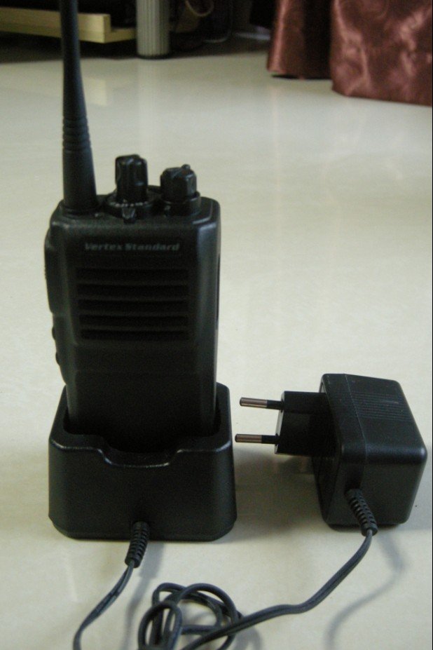 VX-417 portable two way radio wiht charge