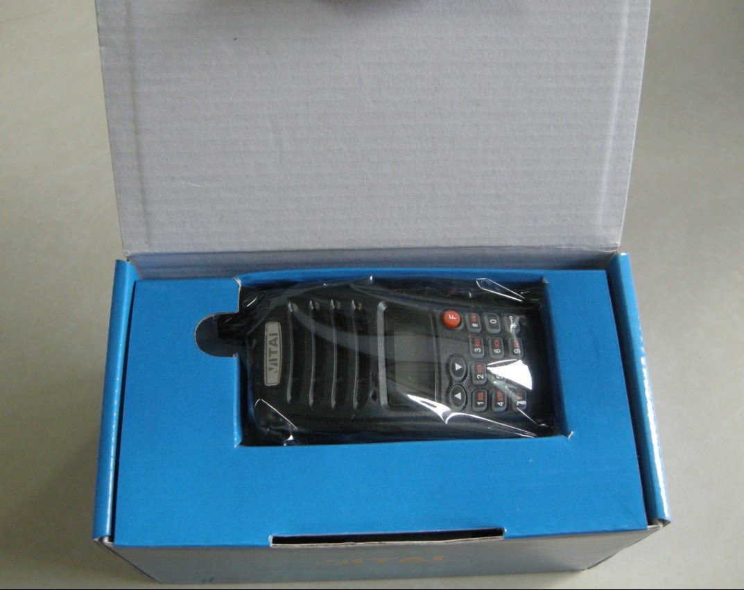 VT-7 two way radio packaging