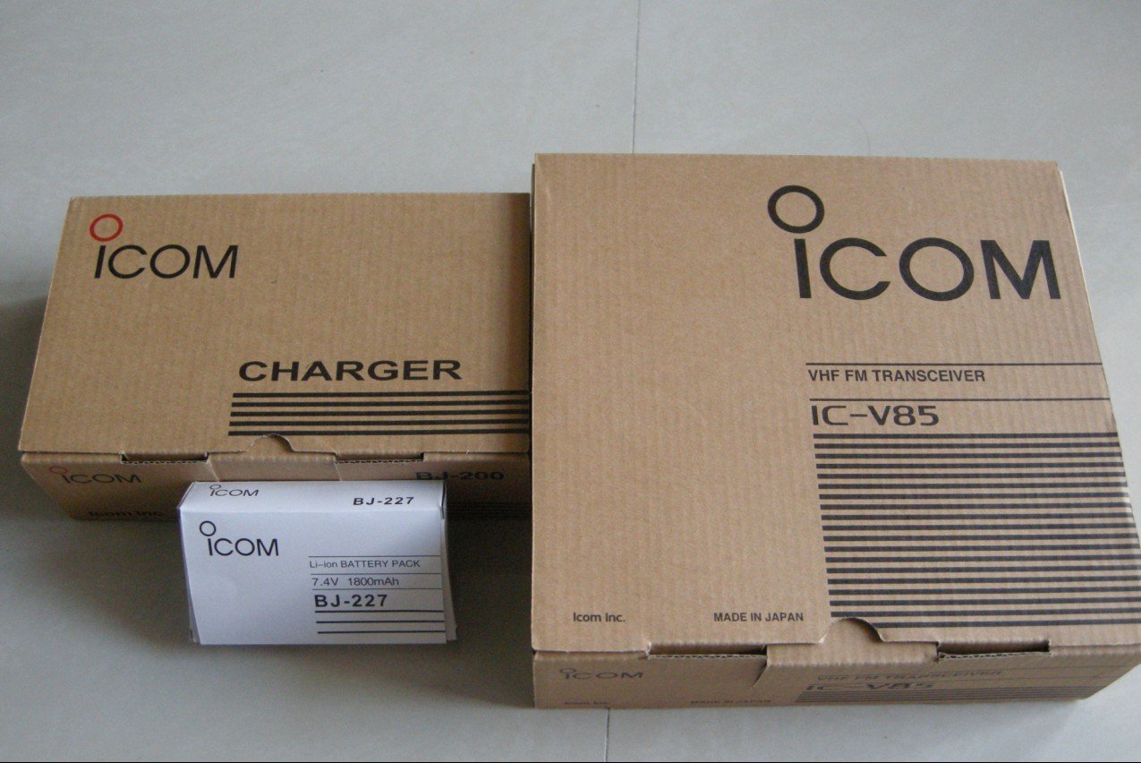 IC-V85 walkie talkie packaging