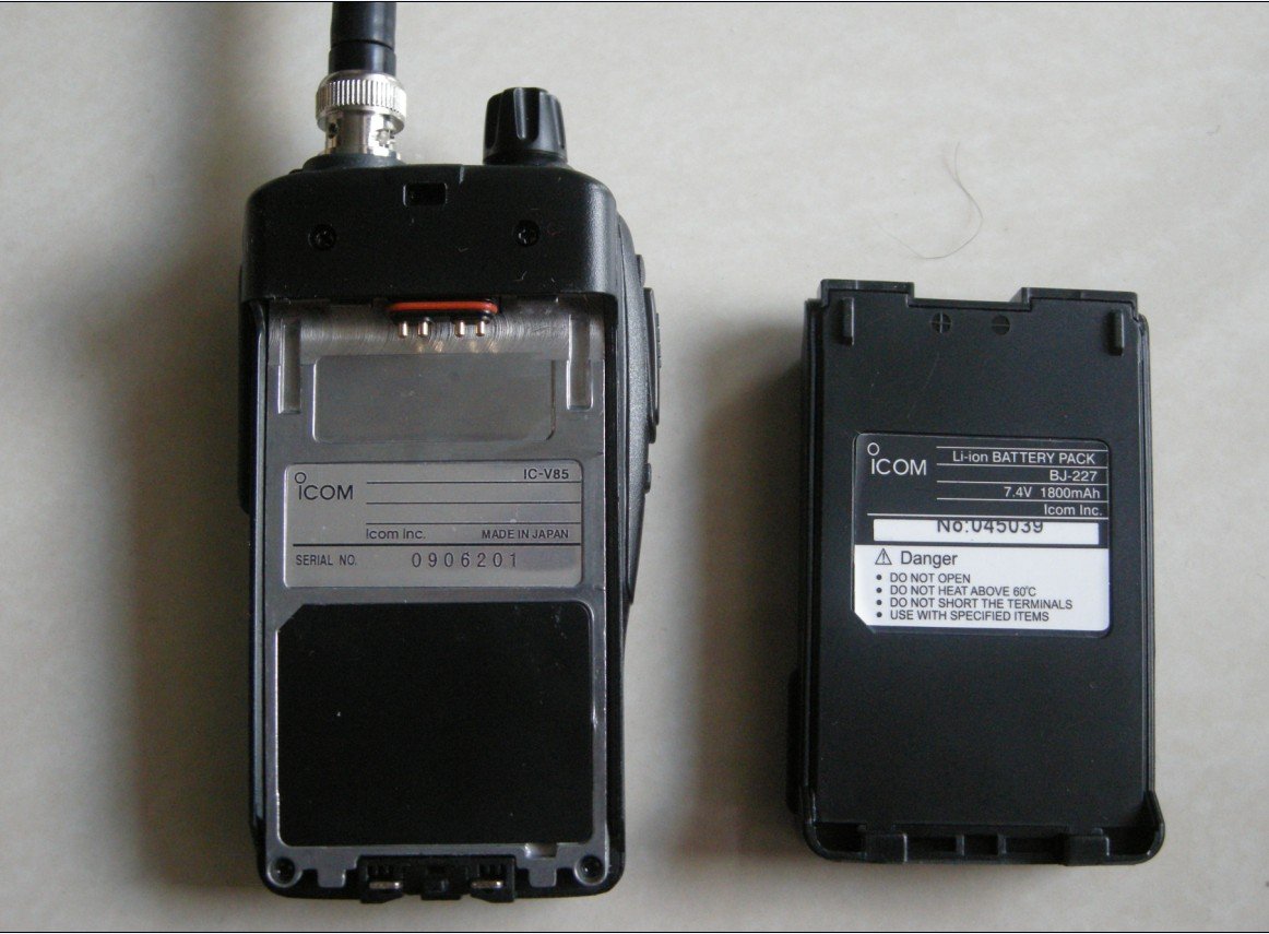 IC-V85 two way radio with battery