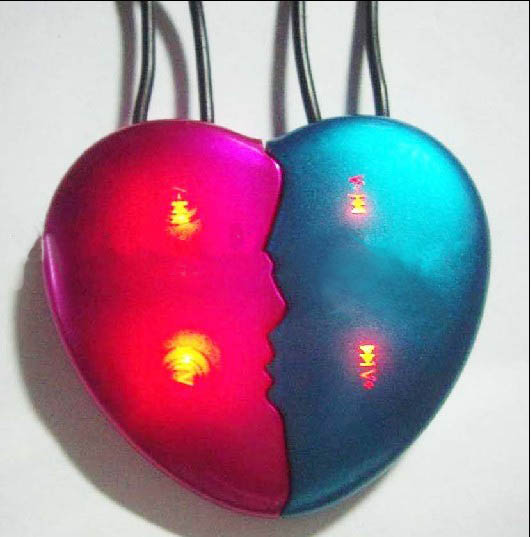 USB 2.0 High Speed Heart Shaped Necklace Max 8GB MP3 Player
