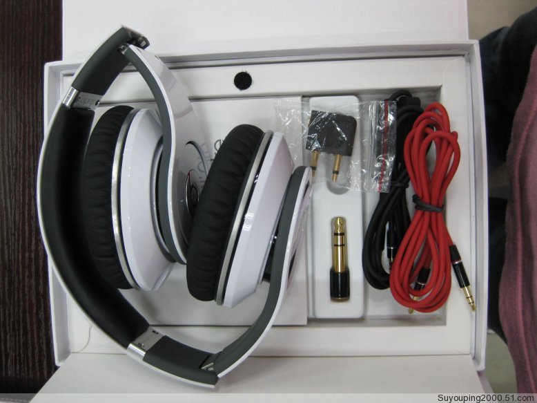 White & Black Metal Adjustable Portable Media Earphone